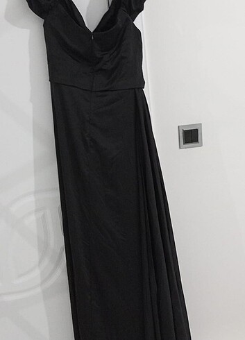 Siyah saten elbise
