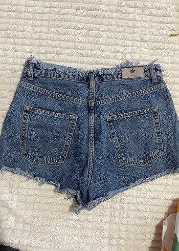 Nakışlı Düğmeli Mini Denim Şort - Görsel 2