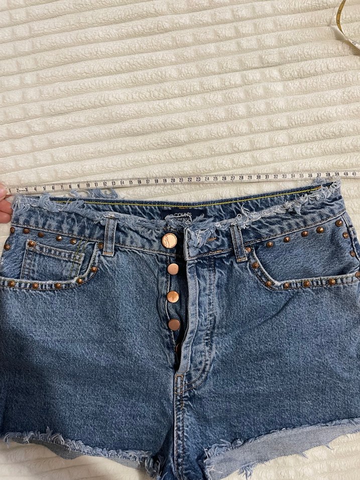 Nakışlı Düğmeli Mini Denim Şort - Görsel 3
