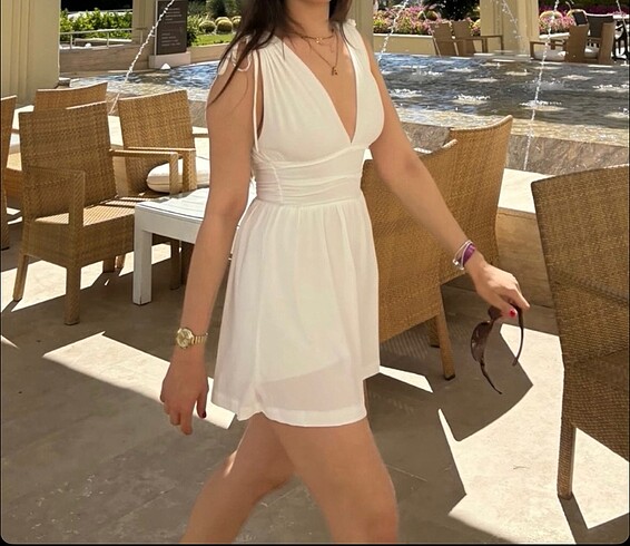Şort etekli beyaz mini elbise