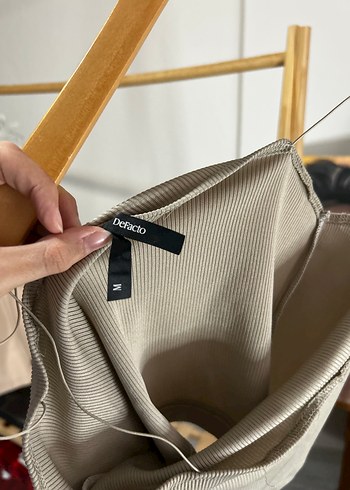 Bej Askılı Kısa Bluz - Görsel 3