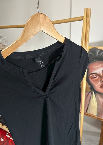 Siyah V Yakalı Kısa Kollu Kadın Tişört - Görsel 3