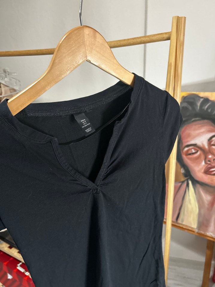 Siyah V Yakalı Kısa Kollu Kadın Tişört - Görsel 3