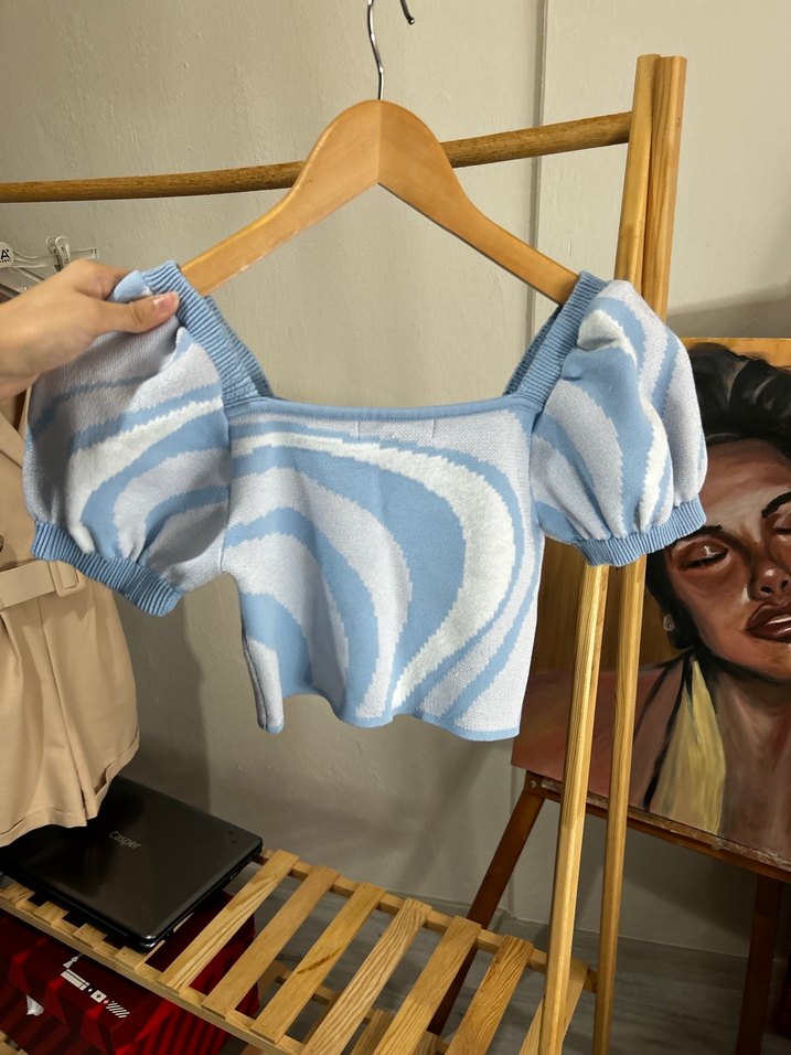 Mavi Piliseli Kısa Bağlama Desenli Bluz - Görsel 3