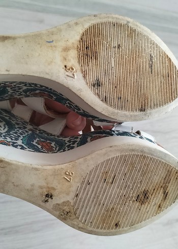 İNCİ Beyaz Desenli Dolgu Topuklu Kadın Sandalet - Görsel 7