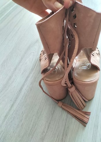 Püsküllü Pembe Süet Kadın Blok Topuklu Sandalet - Görsel 7