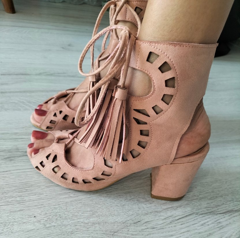 Püsküllü Pembe Süet Kadın Blok Topuklu Sandalet - Görsel 3