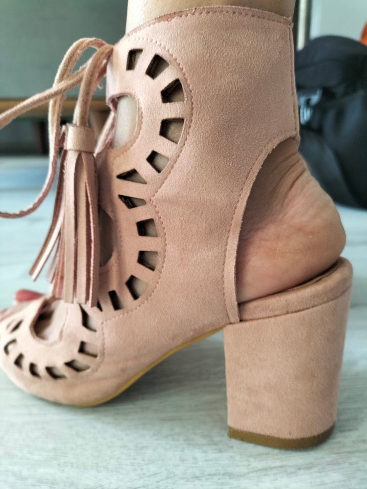 Püsküllü Pembe Süet Kadın Blok Topuklu Sandalet - Görsel 5