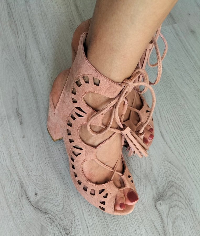 Püsküllü Pembe Süet Kadın Blok Topuklu Sandalet - Görsel 2