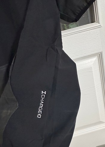 Under Armour Siyah Kısa Kollu Kapüşonlu Tişört - Görsel 4