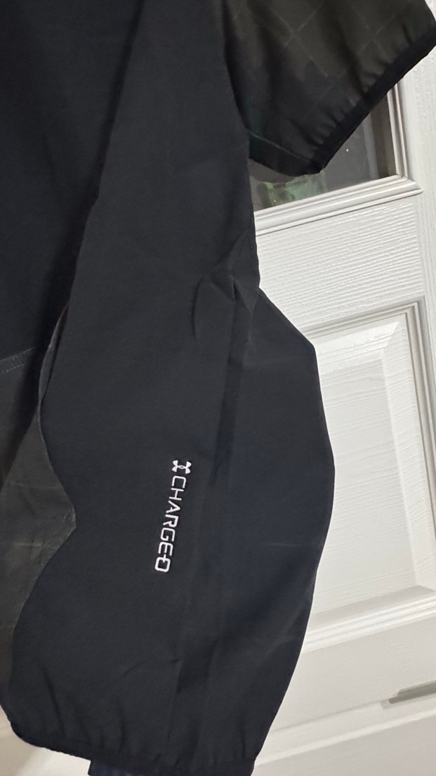 Under Armour Siyah Kısa Kollu Kapüşonlu Tişört - Görsel 4