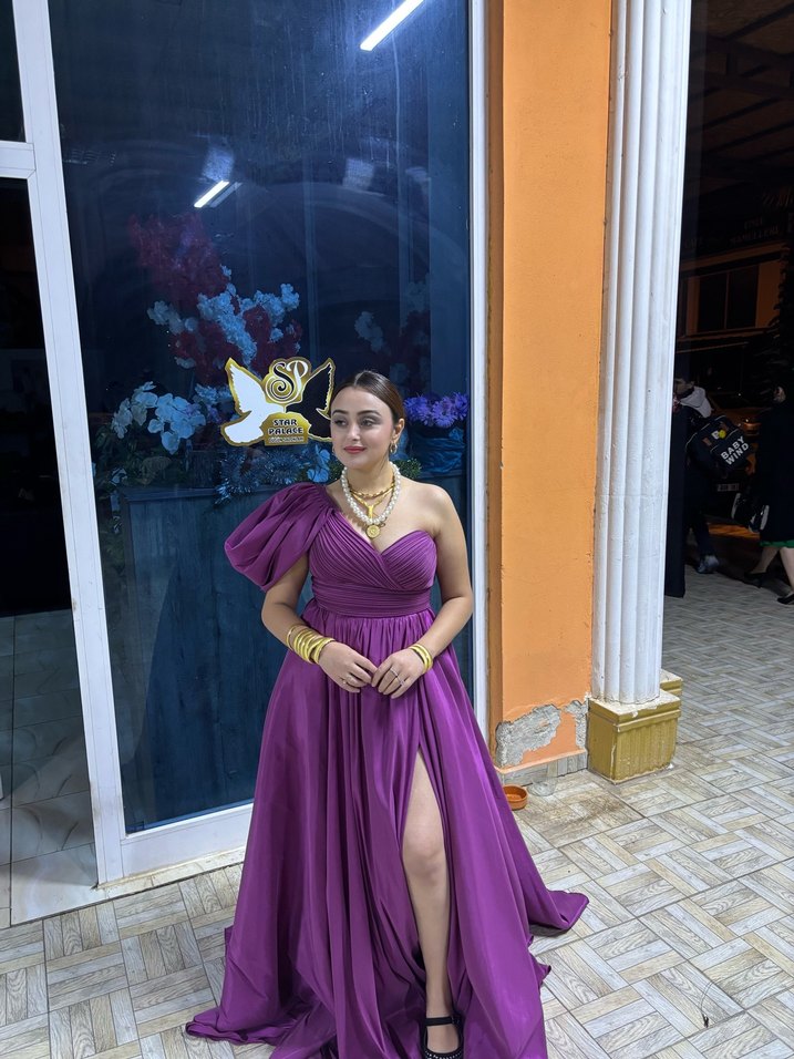 Mor Drapeli Uzun Straplez Abiye Elbise - Görsel 3