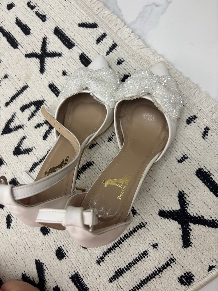 Beyaz Fiyonklu Stiletto Topuklu Kadın Ayakkabı - Görsel 2