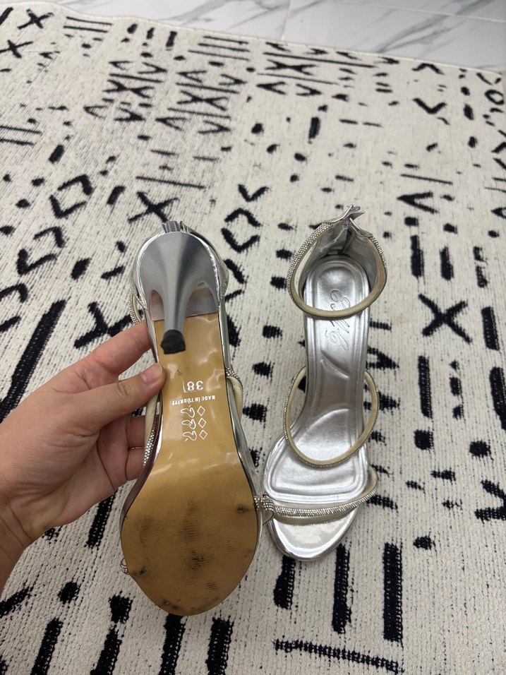 Yüksek topuk taşlı ayakkabı - Görsel 2