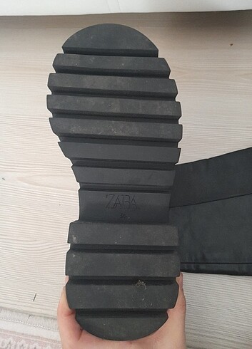 36 Beden Zara kısa çizme
