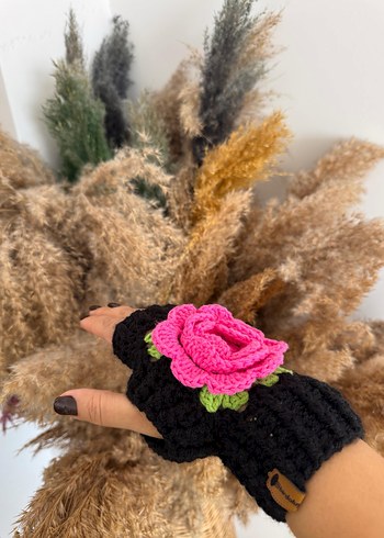 Pembe Çiçek Detaylı Siyah Örgü Eldiven - Görsel 3