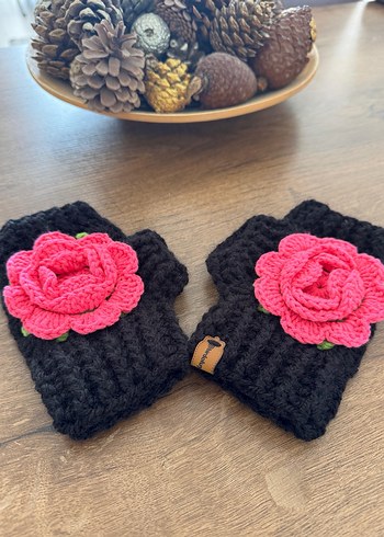 Pembe Çiçek Detaylı Siyah Örgü Eldiven - Görsel 4