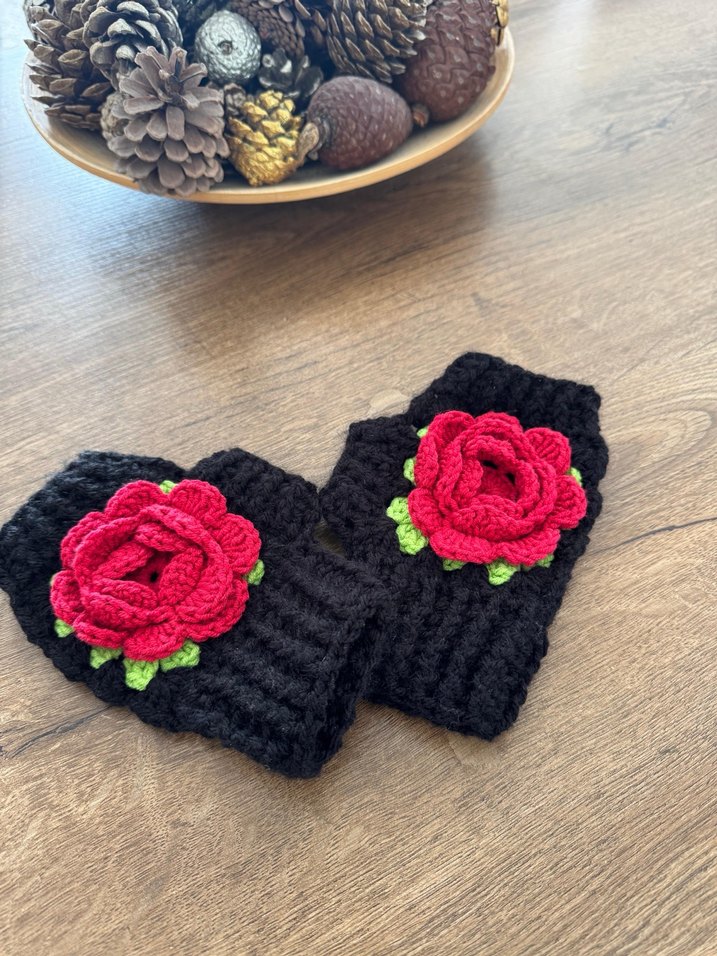 Pembe Çiçekli Örgü Eldiven - Görsel 3