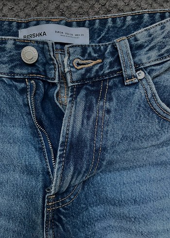 34 Beden mavi Renk Bershka Unisex Kot Pantolon 90's jean