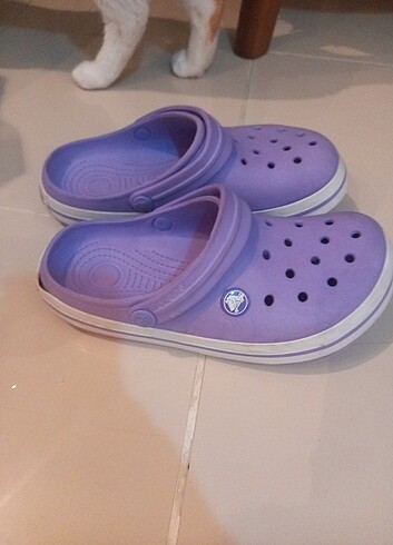 Crocs 35