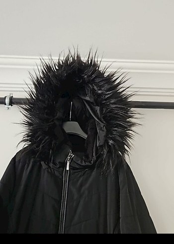 Kürk Detaylı Siyah Kadın Uzun Kışlık Mont - Görsel 4