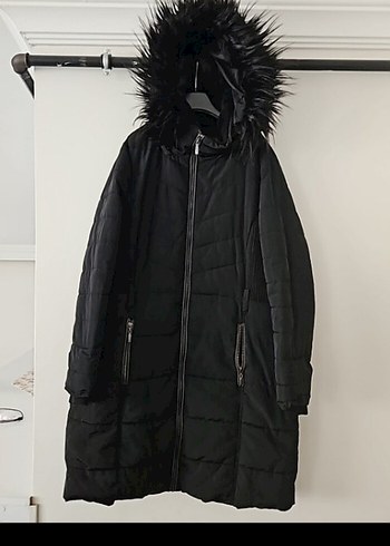 Kürk Detaylı Siyah Kadın Uzun Kışlık Mont - Görsel 3