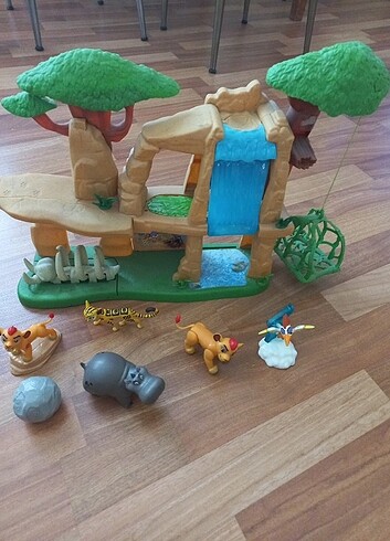  Aslan kral evi ve figürleri 