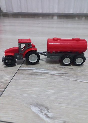 Kırmızı Oyuncak Traktör ve Tanker - Görsel 2