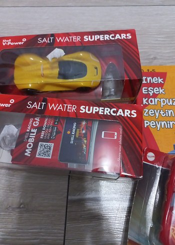 Kırmızı Oyuncak Araba - Görsel 5