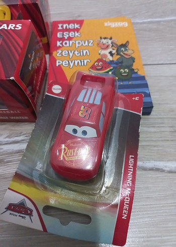 Kırmızı Oyuncak Araba - Görsel 3