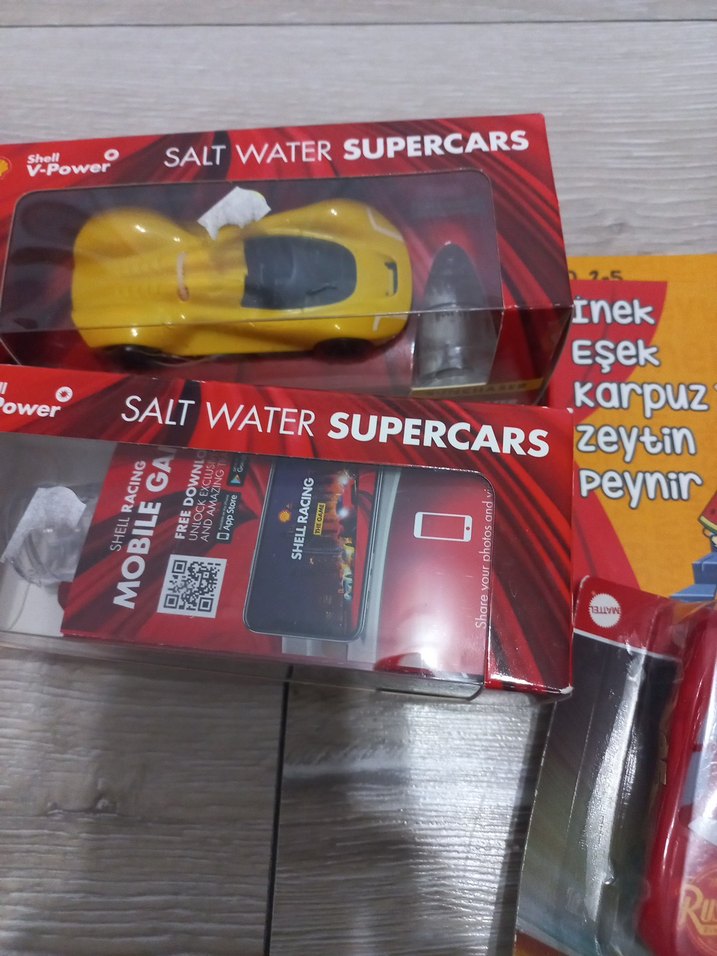 Kırmızı Oyuncak Araba - Görsel 5