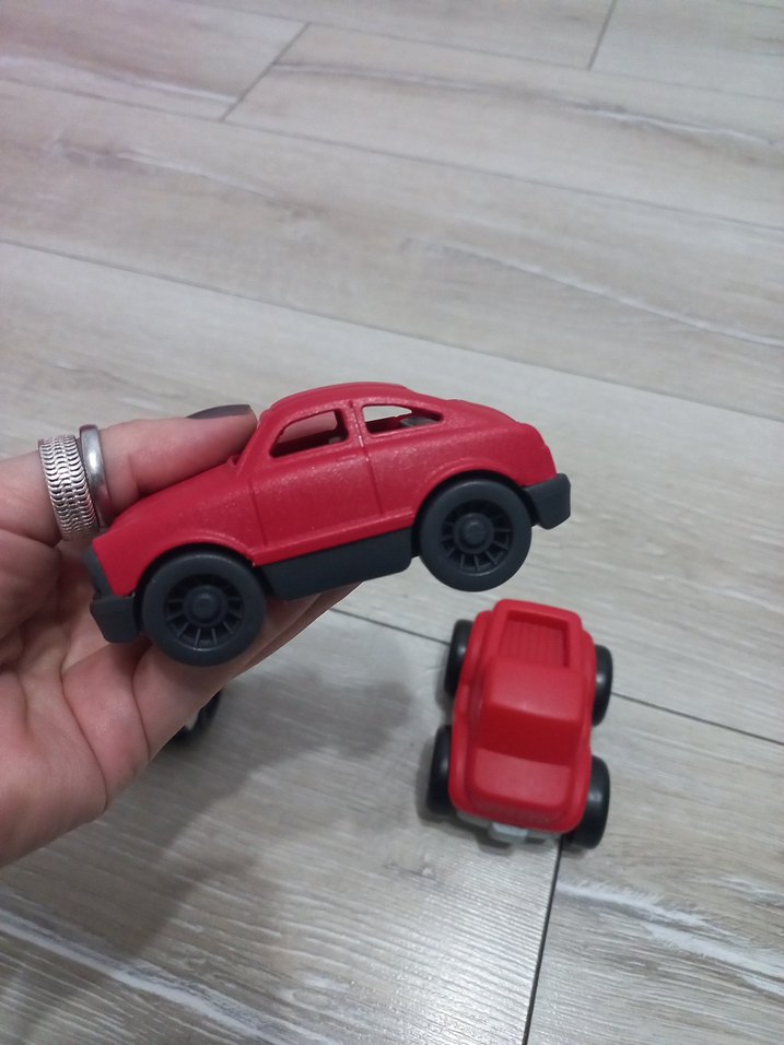 Kırmızı ve Beyaz Oyuncak Arabalar Seti - Görsel 3