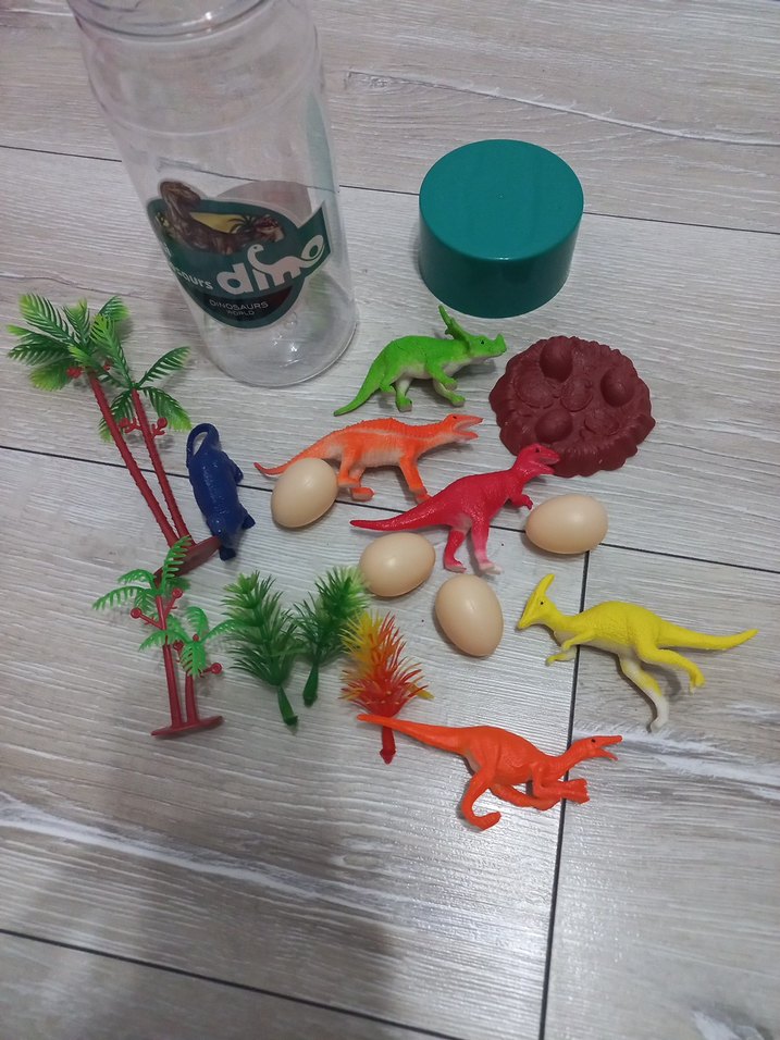 Renkli Dinozor Figür Seti ve Aksesuarları - Görsel 3