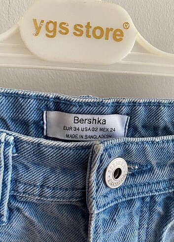 34 Beden Bershka yüksek bel kot şort