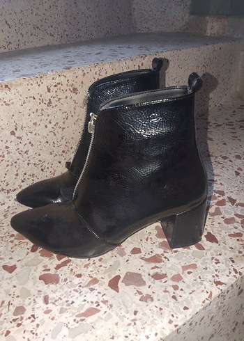 Parlak Siyah Deri Stiletto Yılan Desenli Bot - Görsel 5