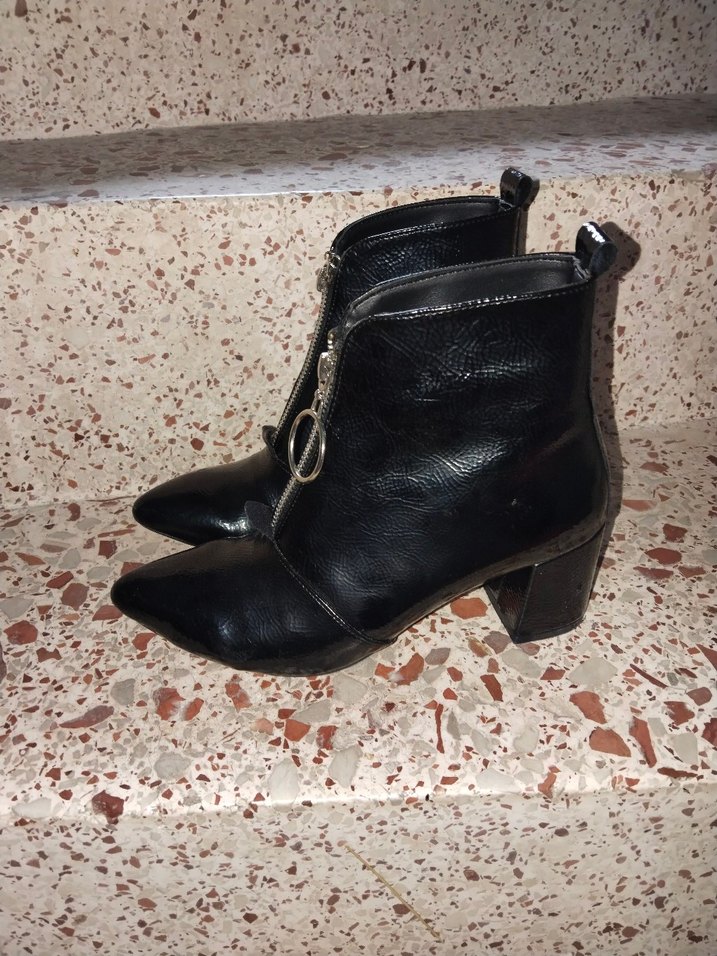 Parlak Siyah Yılan Desenli Kadın Deri Bot - Görsel 2