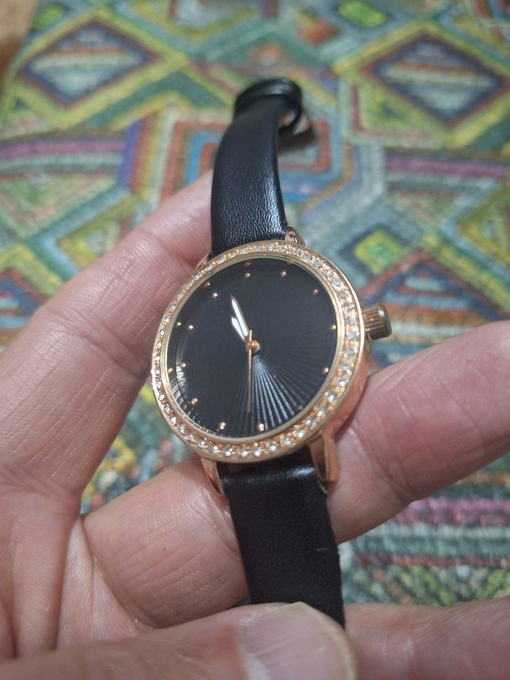 Siyah Kayışlı taşlı Kadın Kol Saati - Görsel 2
