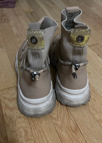 Bej Bağcıklı  Kadın Bot - Görsel 3