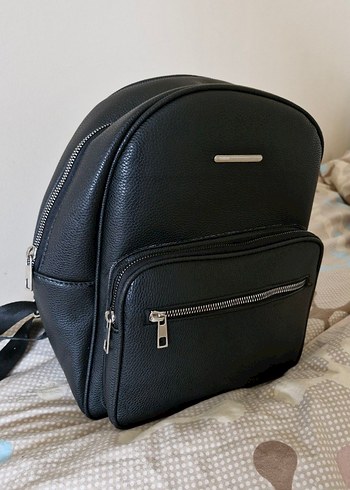 Kadın Siyah Deri Minimalist Sırt Çantası