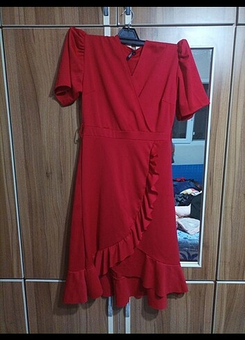xl Beden Fırfır detaylı kırmızı elbiseel