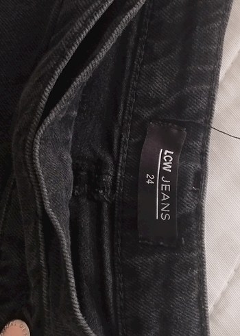 Düğmeli Siyah Mini Kot Şort - Görsel 3