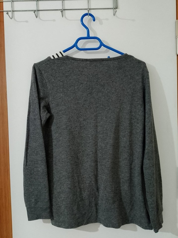 Gri V Yaka Uzun Kollu Kadın Kazak - Görsel 3