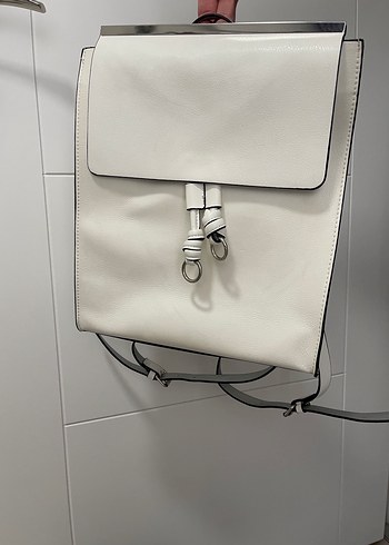 Zara Beyaz Deri Kadın Sırt Çantası