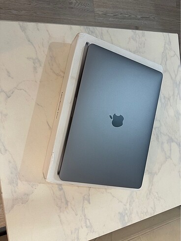 Macbook pro M2 256 gb