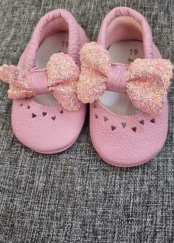 Pembe Fiyonk Detaylı Kız Babet