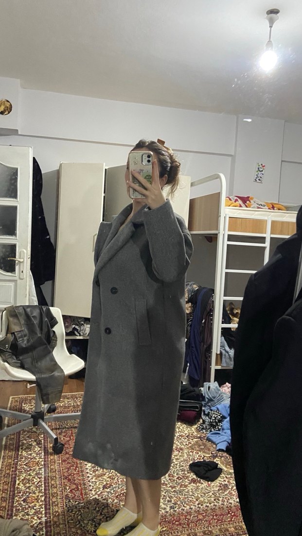 Çift düğmeli gri uzun kaban - Görsel 2