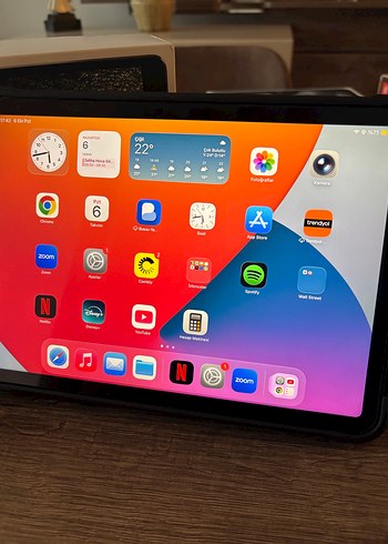 Gri iPad Air 5. Nesil 256 GB Tablet - Görsel 4
