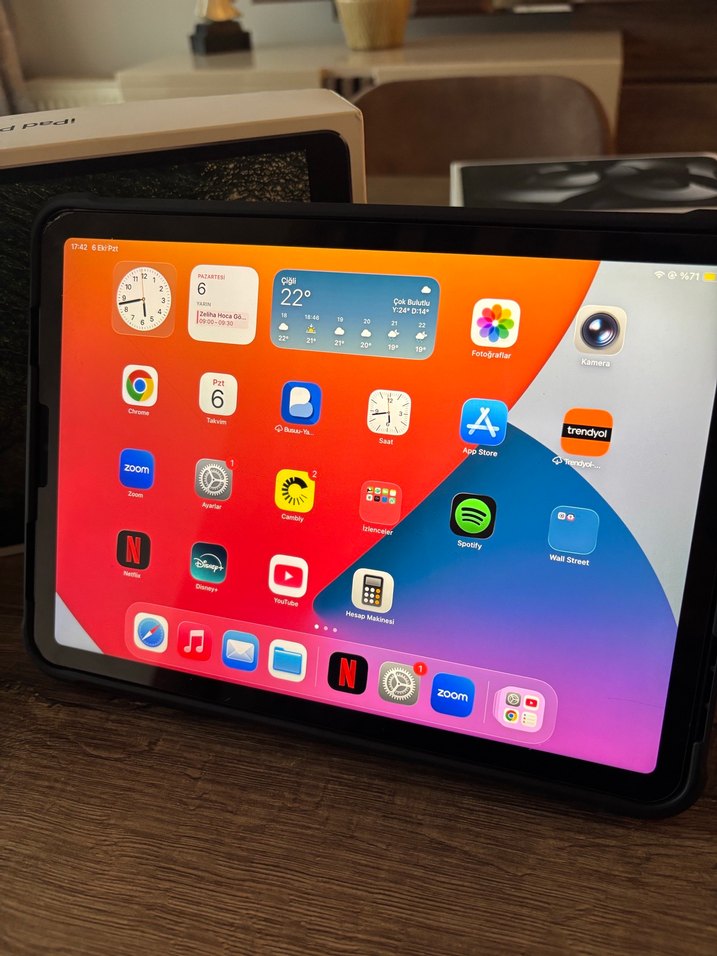 Gri iPad Air 5. Nesil 256 GB Tablet - Görsel 5