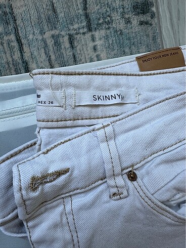 26 Beden Stradivarius jean