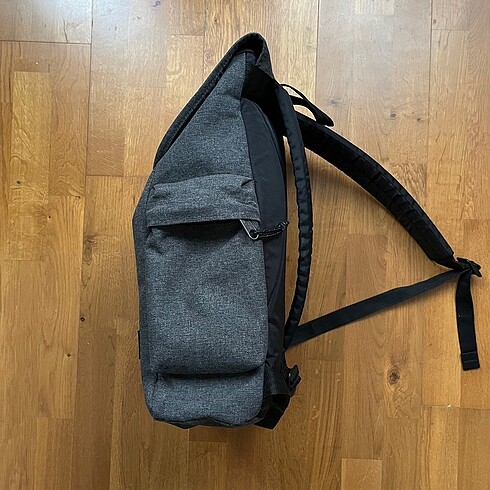 Eastpak laptop gözlü çanta